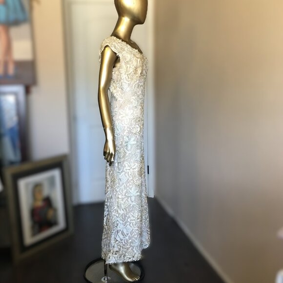 TADOSHI SHOJI Gold & Cream Blanchett Metallic V-Neck Gown - Picture 5 of 16